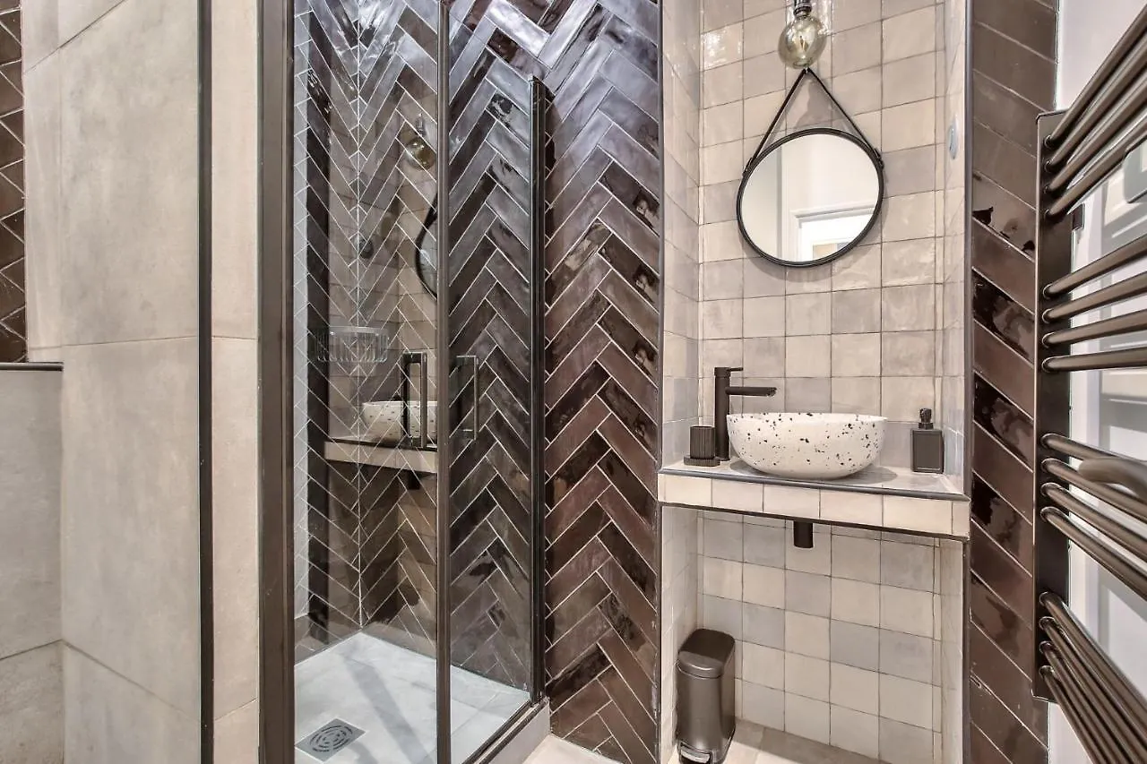 Appartement New ! Outstanding 2br & 1br In 15 *