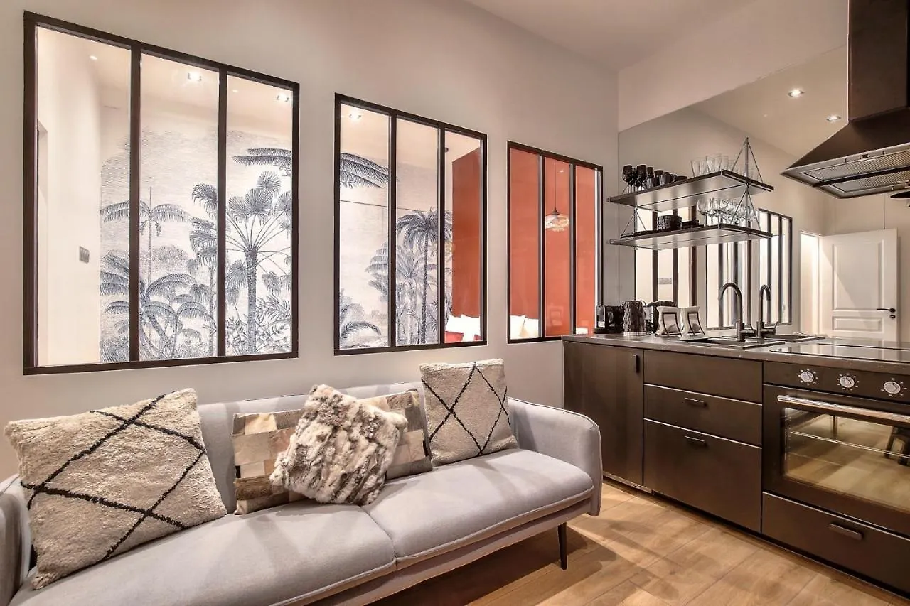 شقة New ! Outstanding 2br & 1br In 15 *